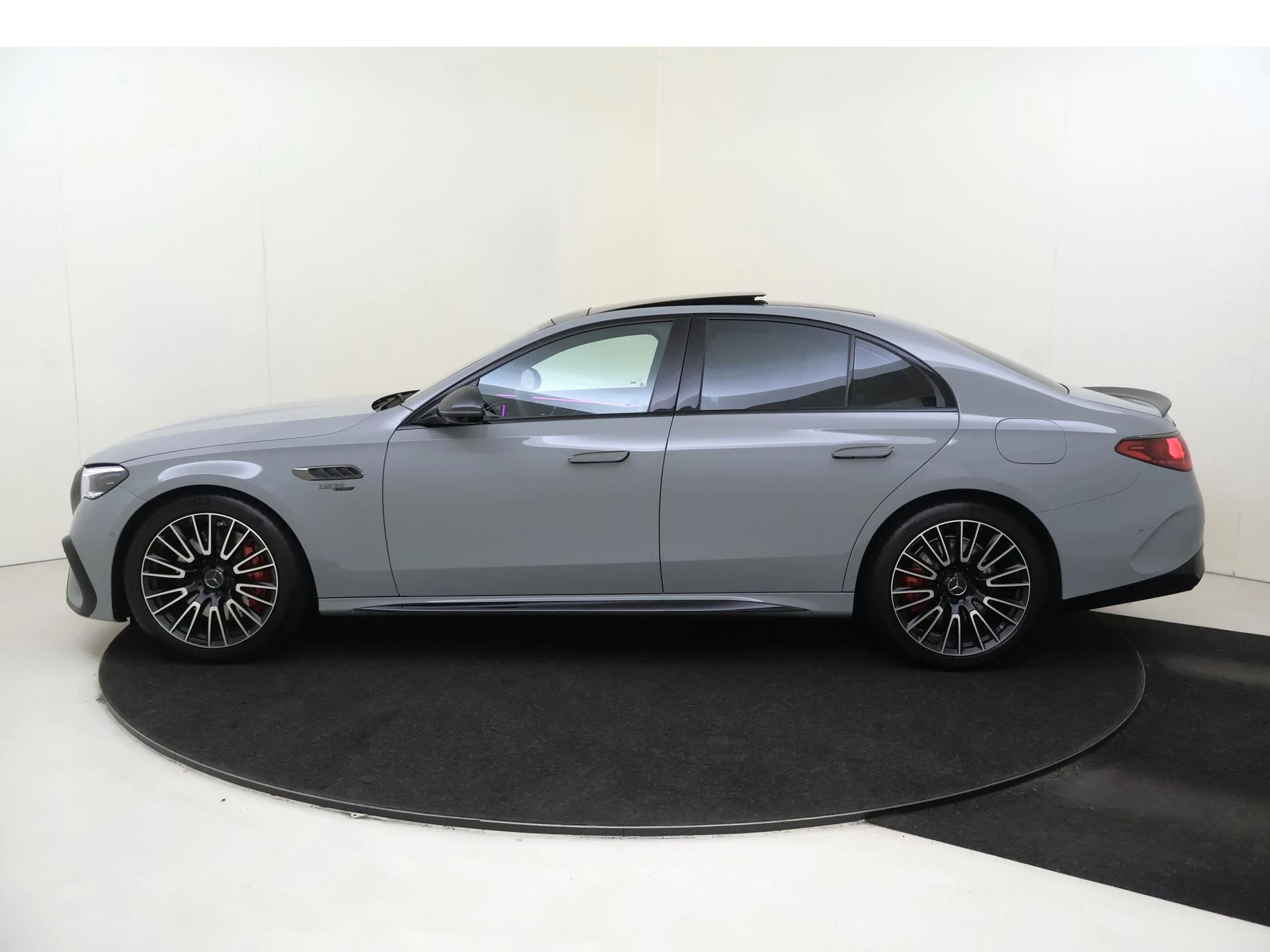 Mercedes-Benz-E-Klasse-image-9