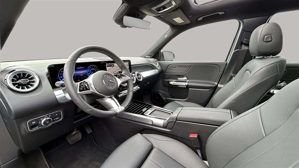 Mercedes-Benz-EQB-image-9