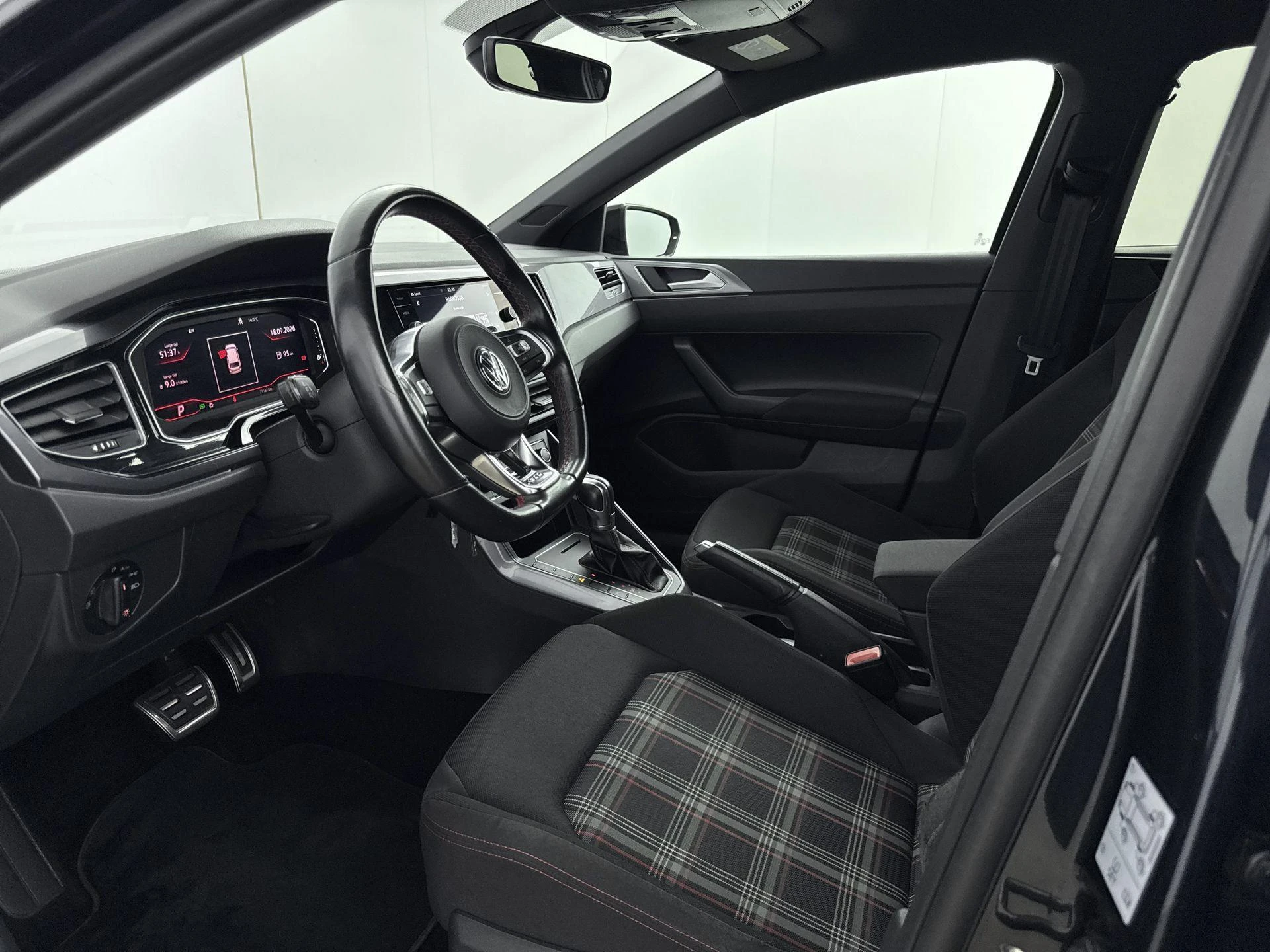 Volkswagen-Polo-image-7