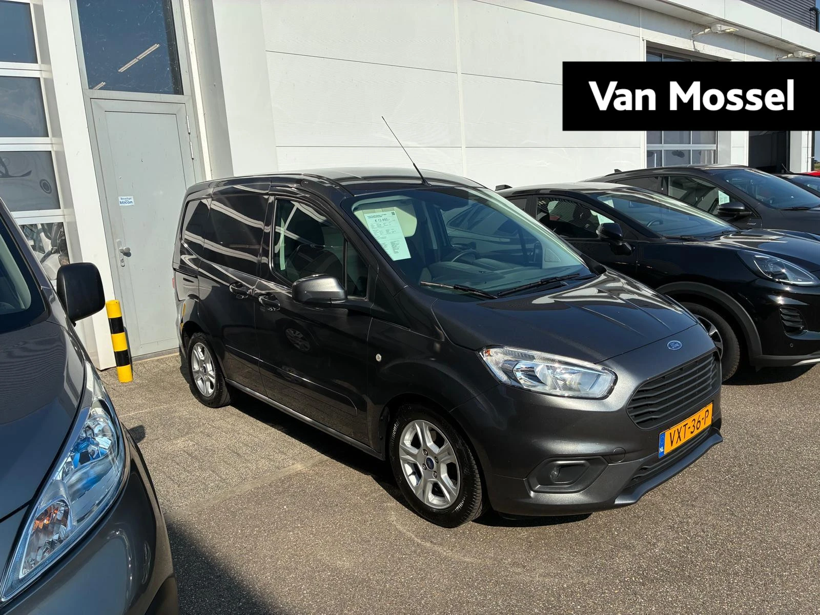 Ford-Transit Courier-image-0