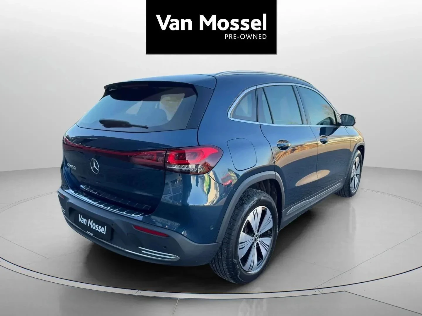 Mercedes-Benz-EQA-image-4