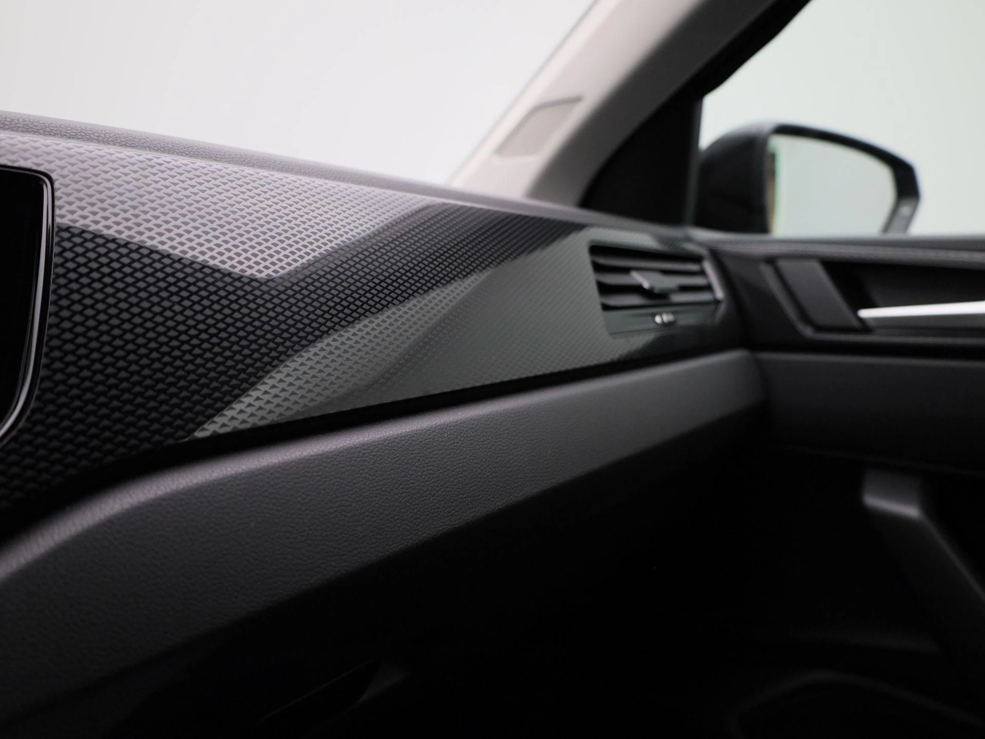 Volkswagen-Polo-image-24