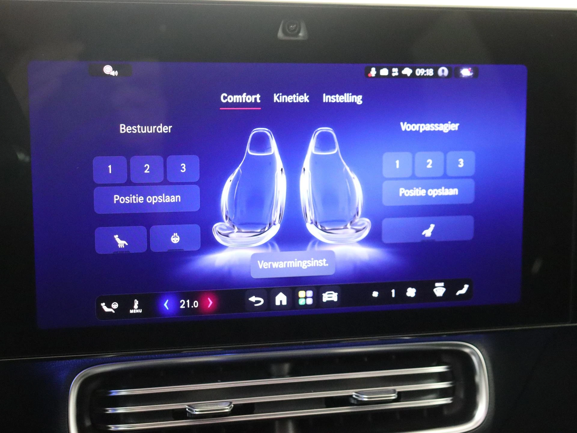 Mercedes-Benz-CLA-image-18