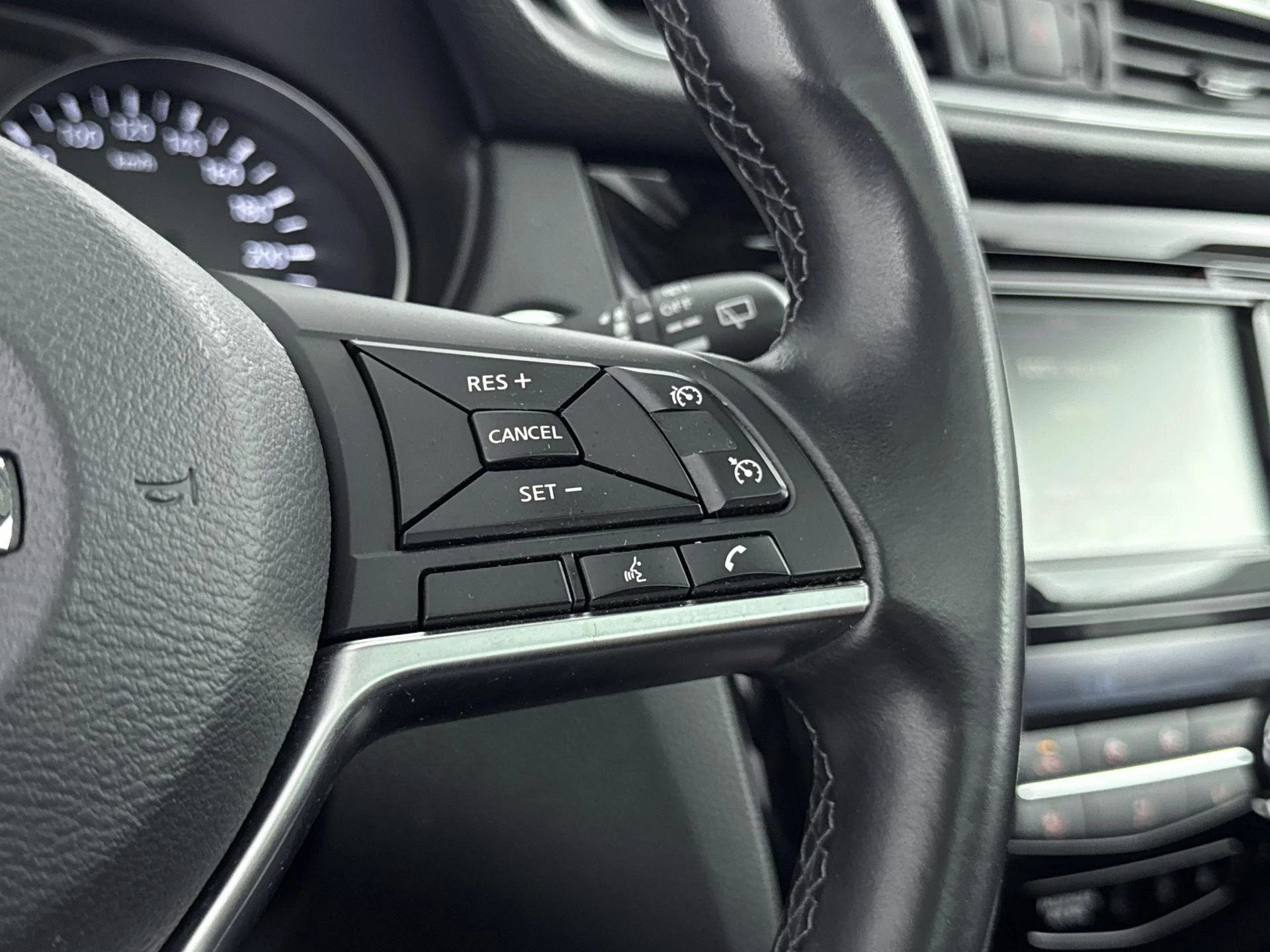 Nissan-QASHQAI-image-16