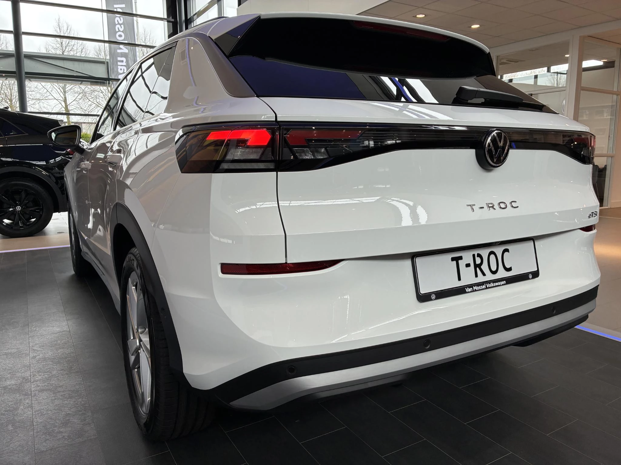 Volkswagen-T-Roc-image-2