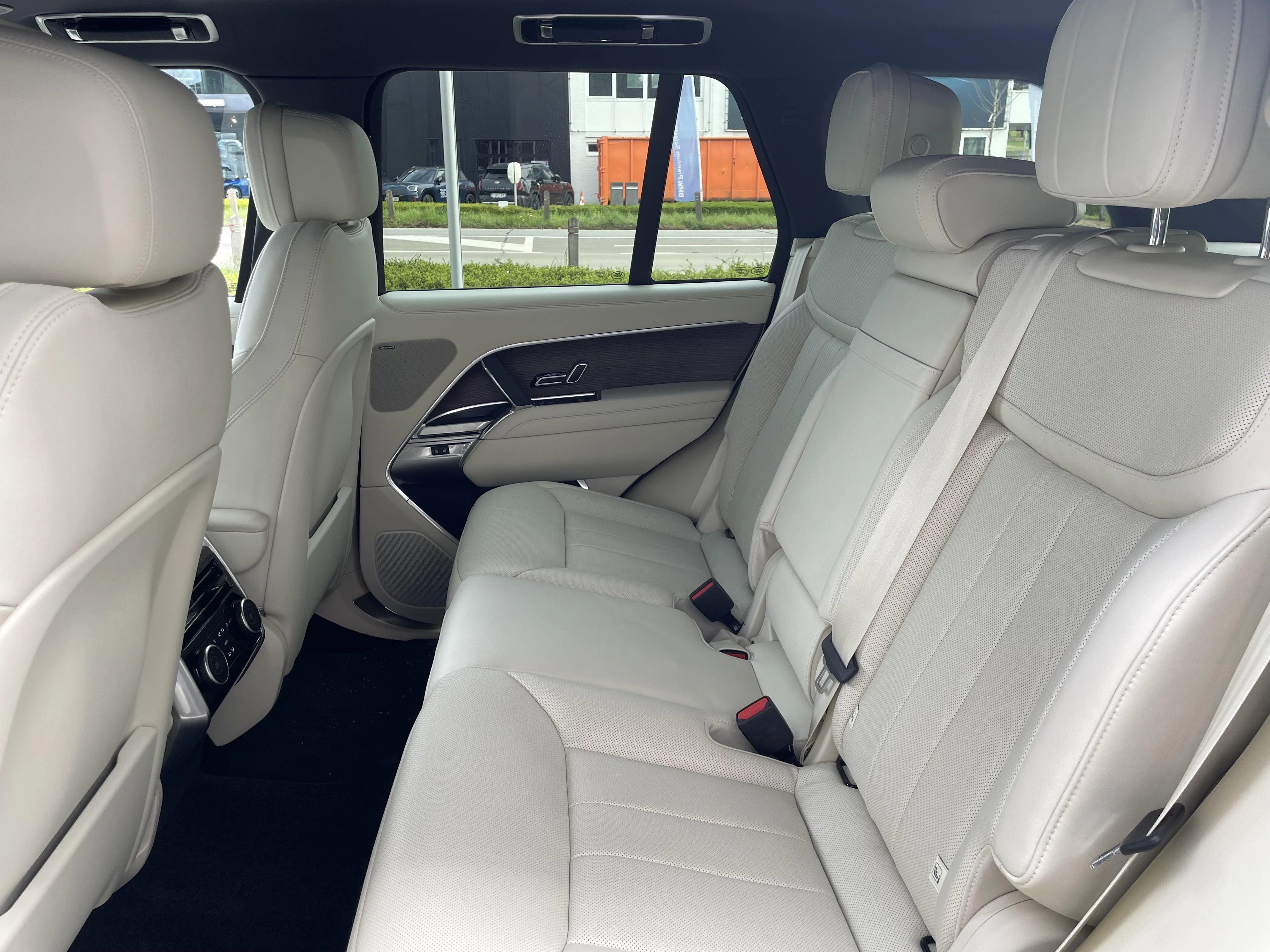 Land Rover Range Rover SWB P460e SE