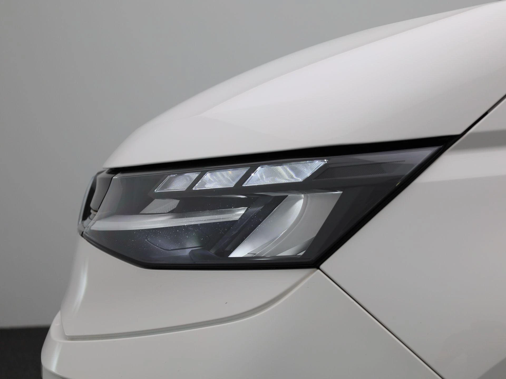 Volkswagen-Multivan-image-14