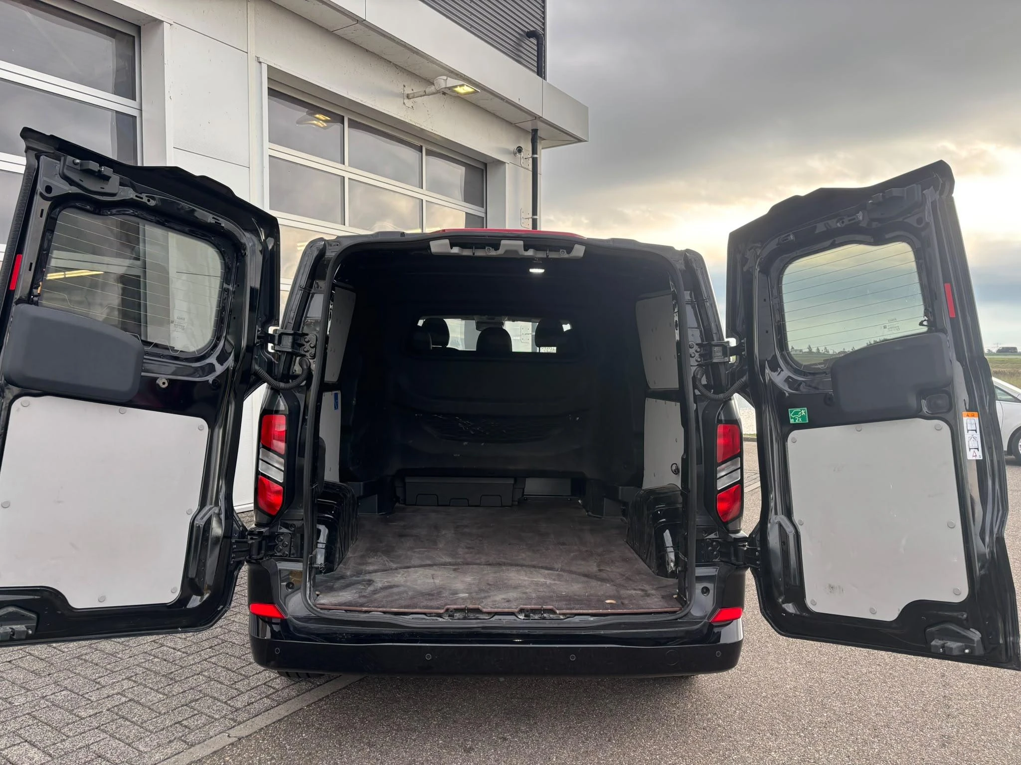 Ford-Transit Custom-image-6