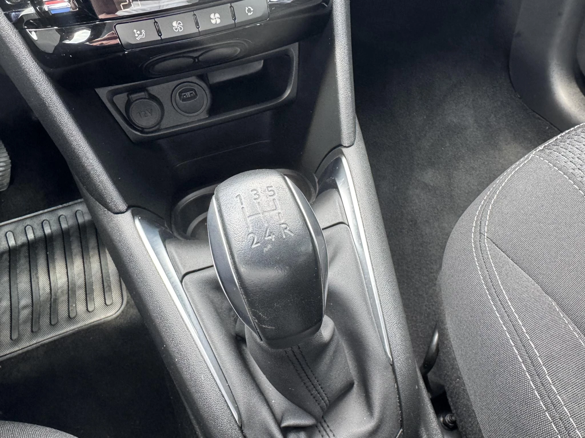Peugeot-208-image-20