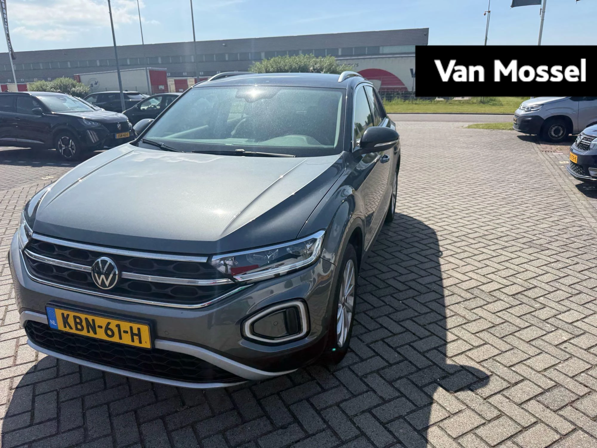 Volkswagen-T-Roc-image-0