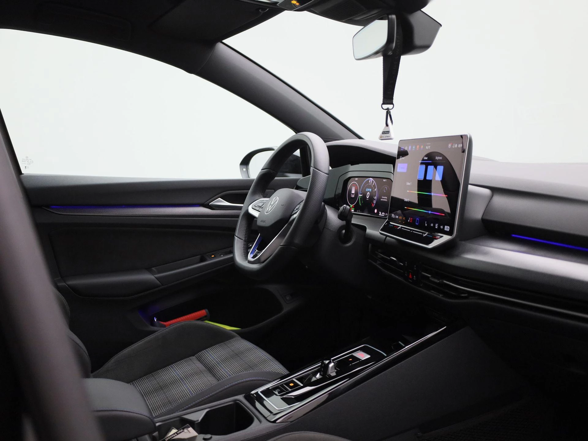 Volkswagen-Golf-image-36