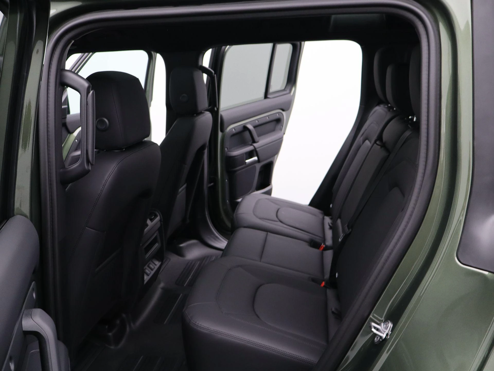 Land Rover-Defender-image-11