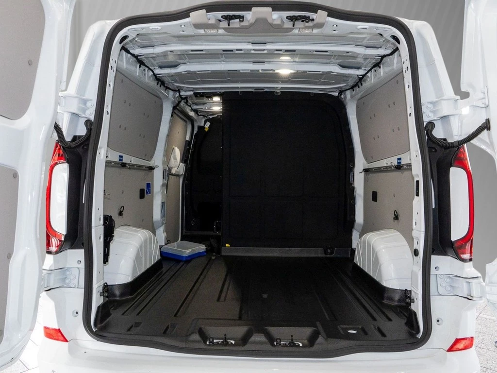 Volkswagen-Transporter-image-3