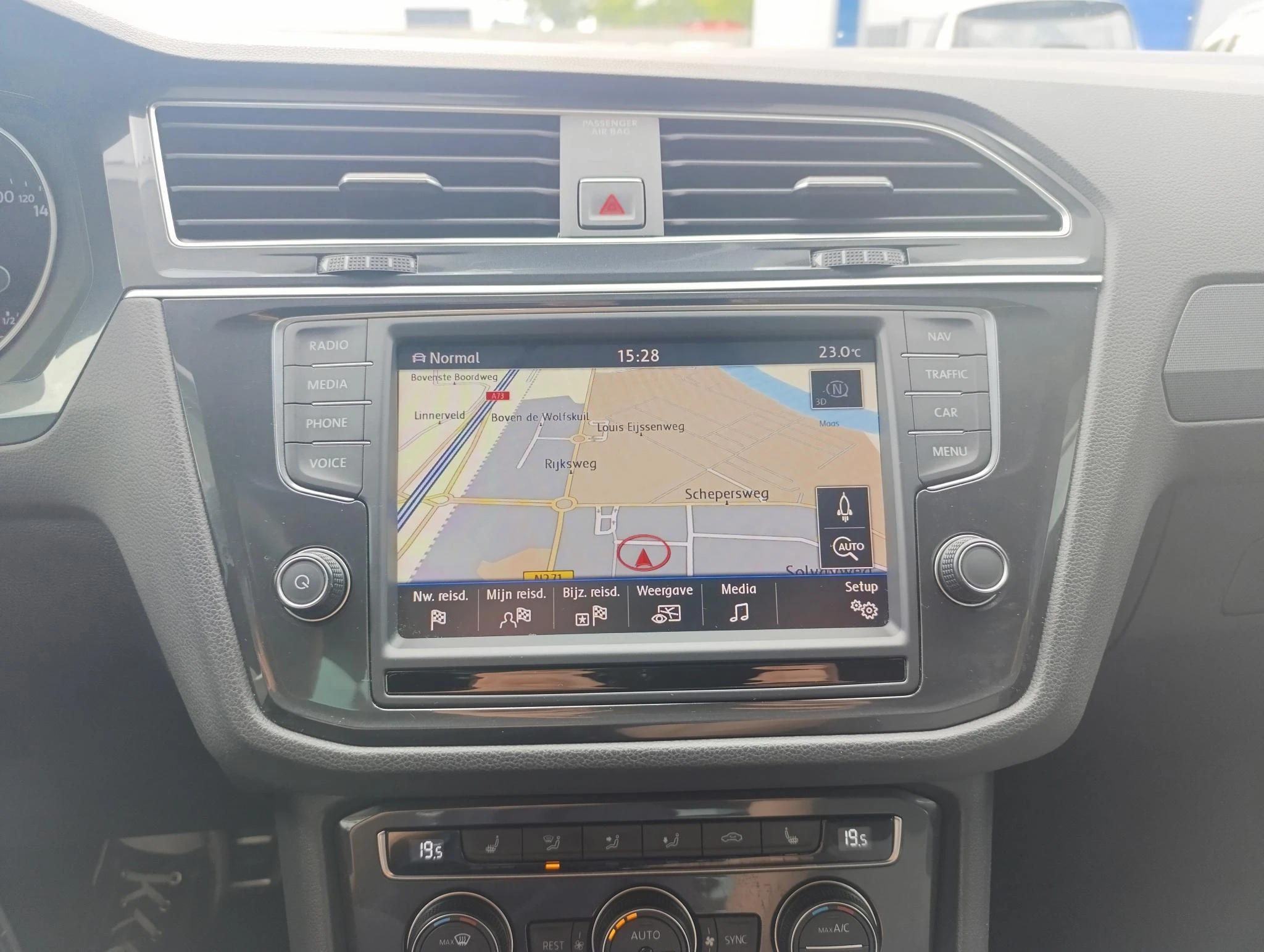 Volkswagen-Tiguan-image-27