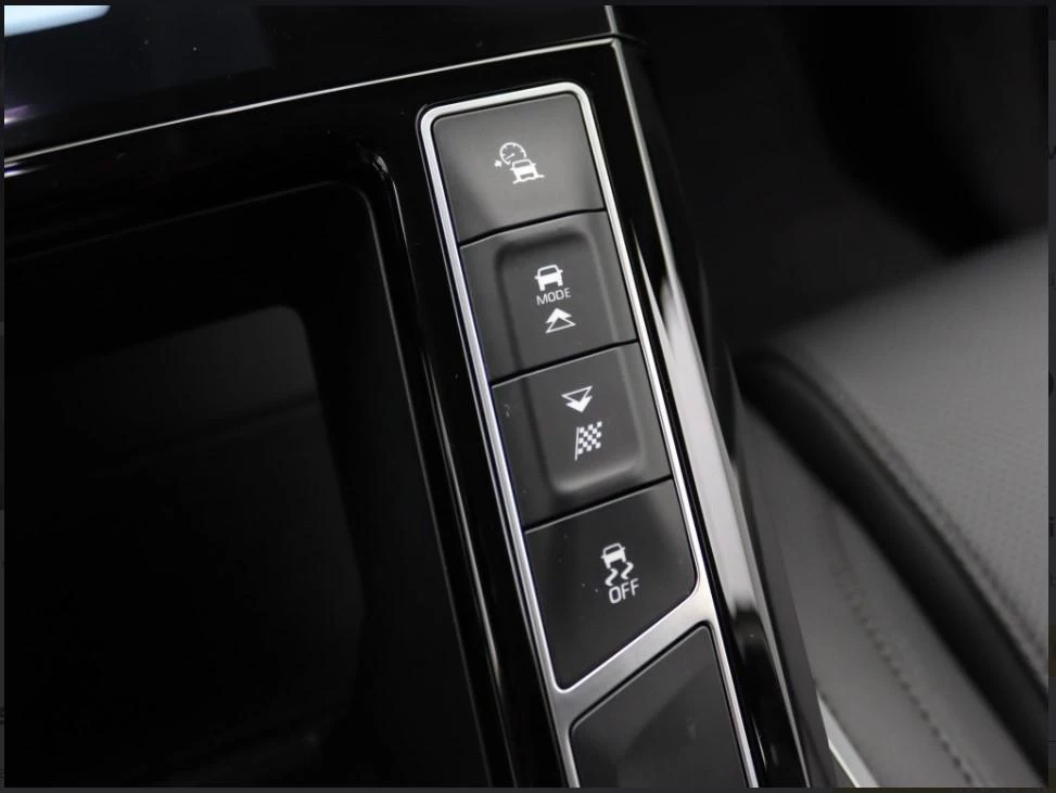 Jaguar-I-PACE-image-21