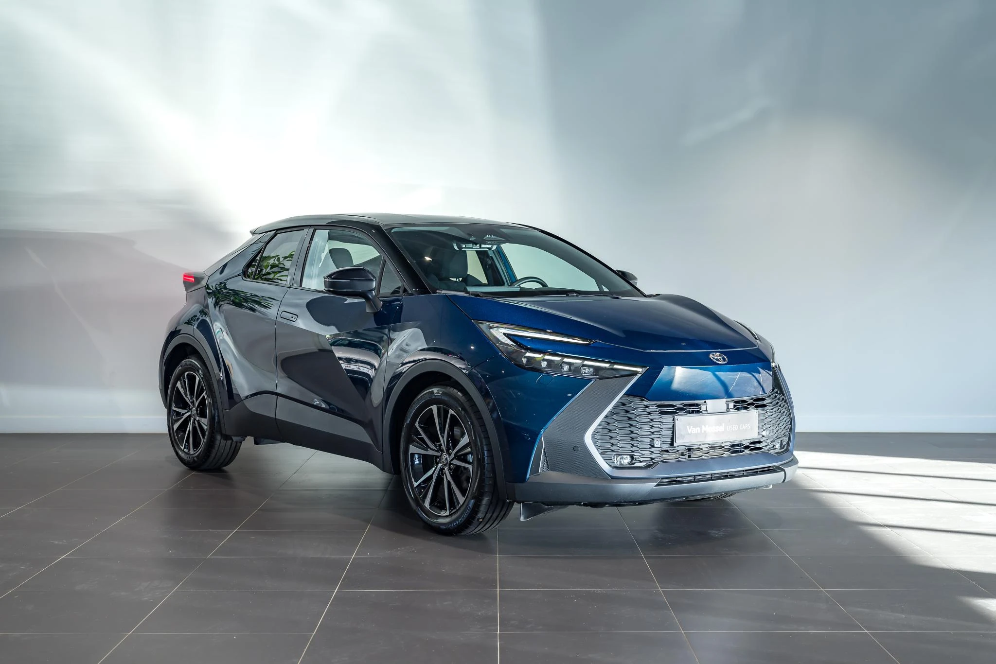 Toyota-C-HR-image-2