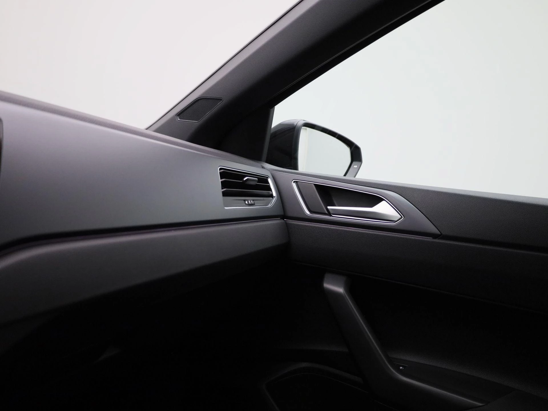 Volkswagen-Polo-image-21