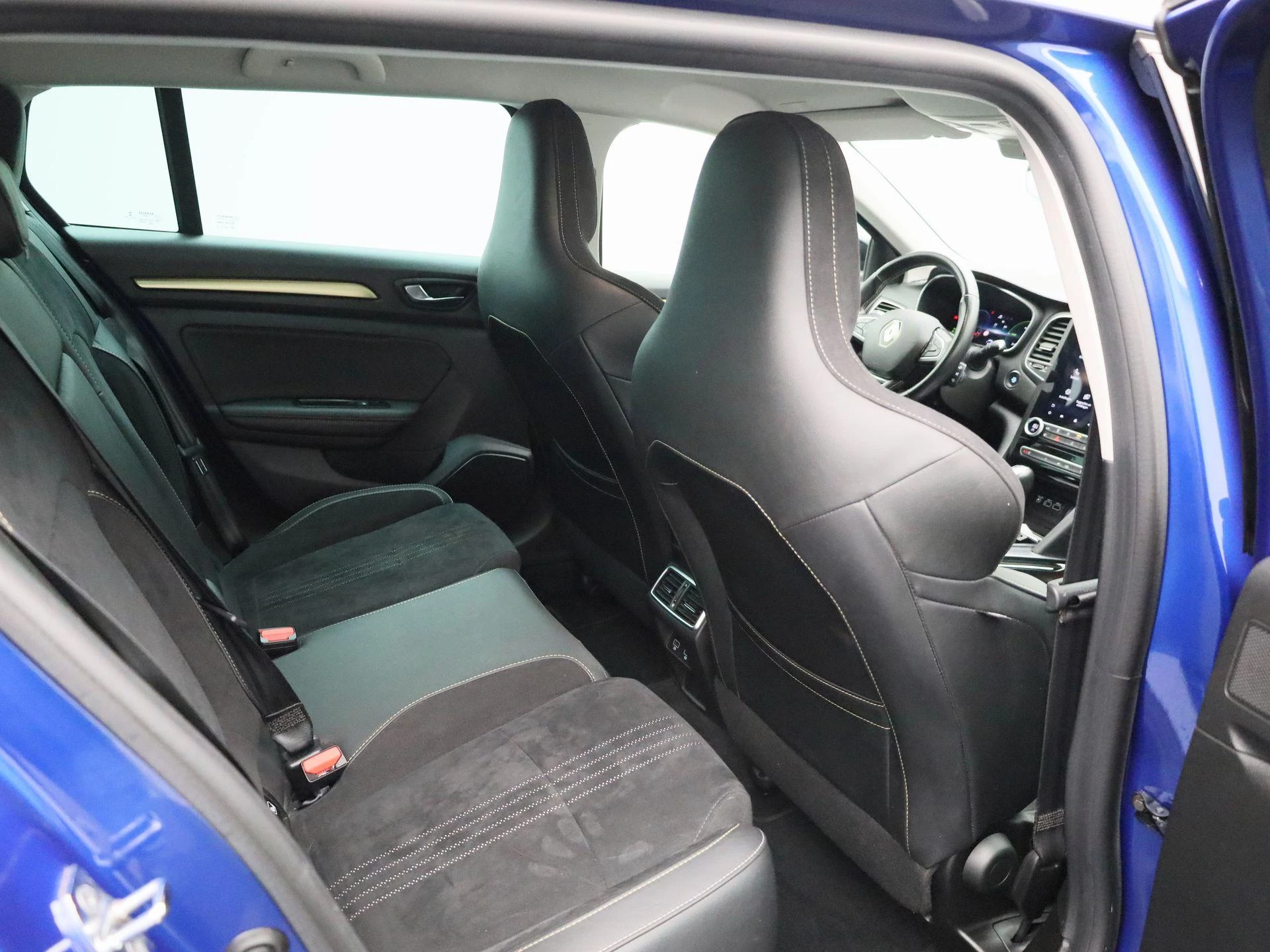 Renault-Megane E-Tech-image-32