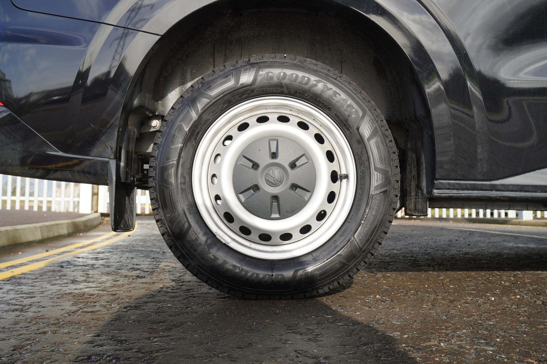 Volkswagen-Transporter-image-22