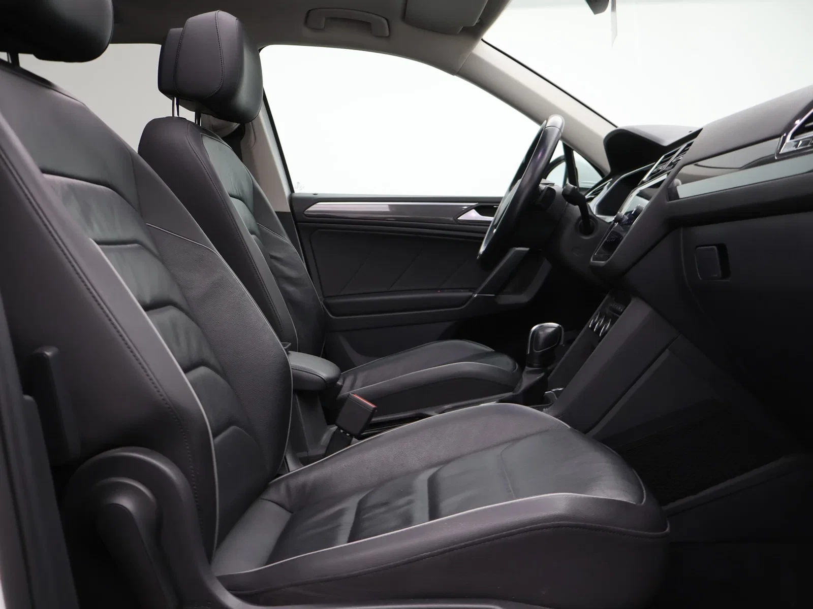 Volkswagen Tiguan Allspace Tiguan R-Line AllSpace Platinum 1.5TSI 150PK *AUTOMAAT*PANODAK*TREKHAAK*360° CAMERA*LEDER*ACC*APP-CONNECT*
