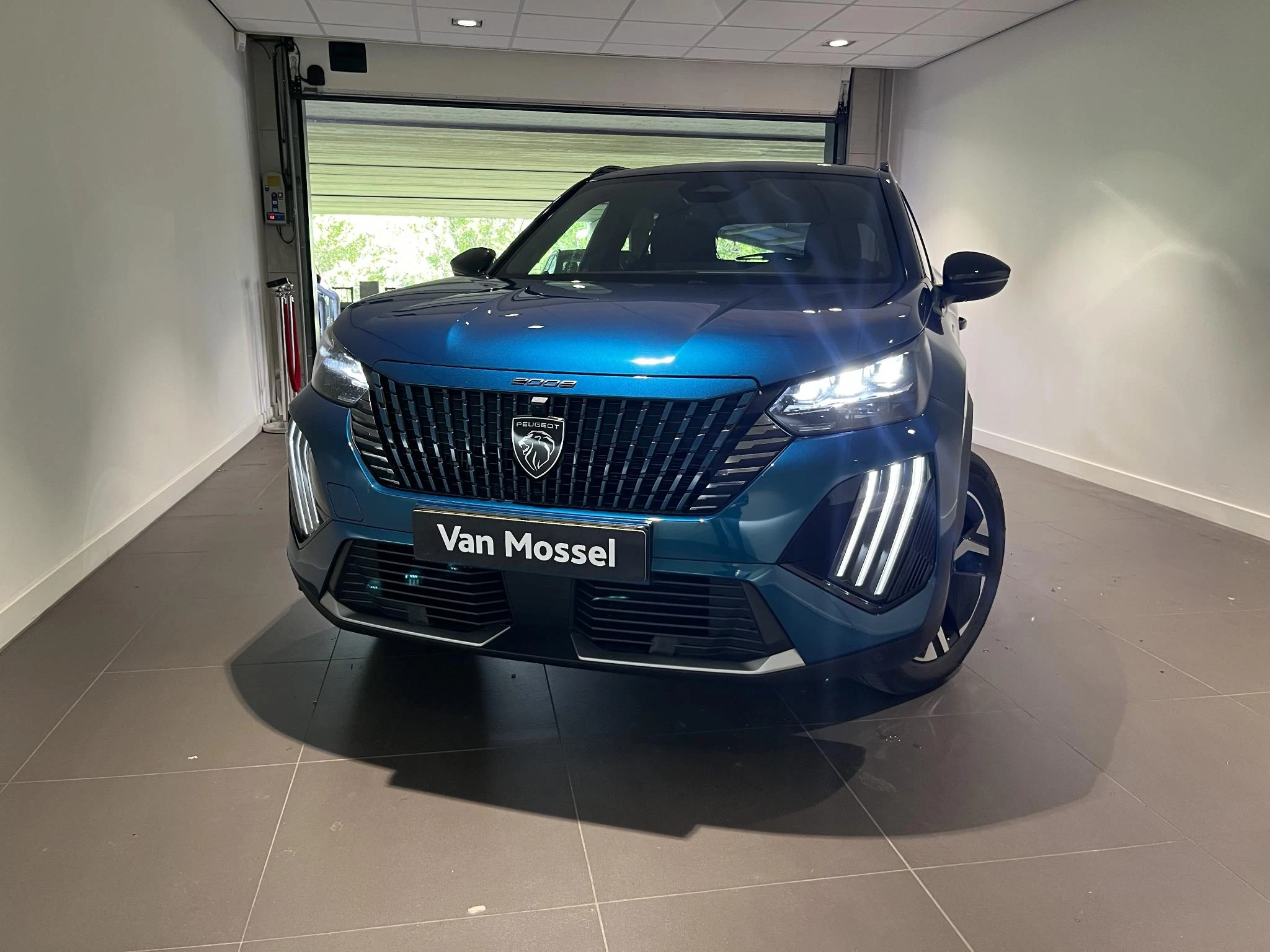 Peugeot 2008 1.2 Hybrid 145 GT