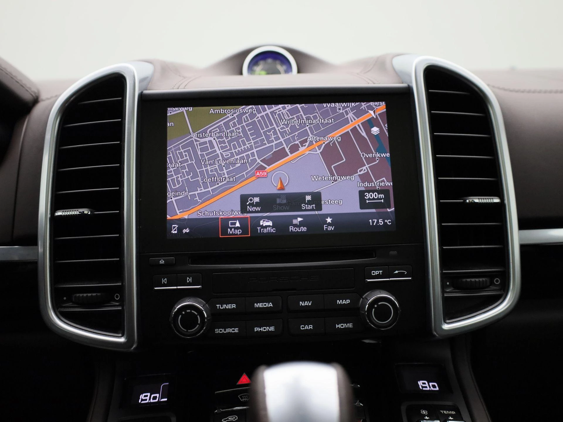 Porsche-Cayenne-image-18