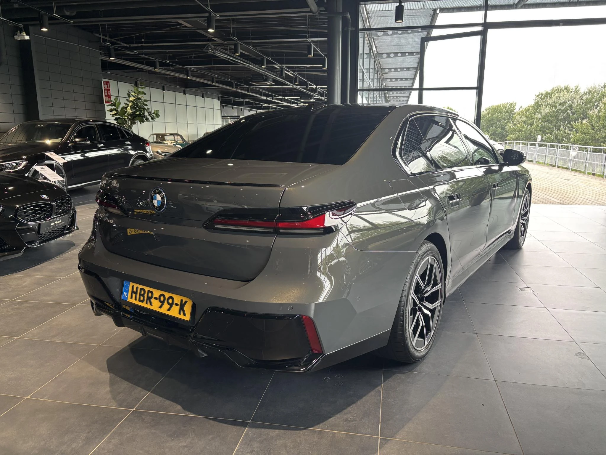 BMW-i7-image-5
