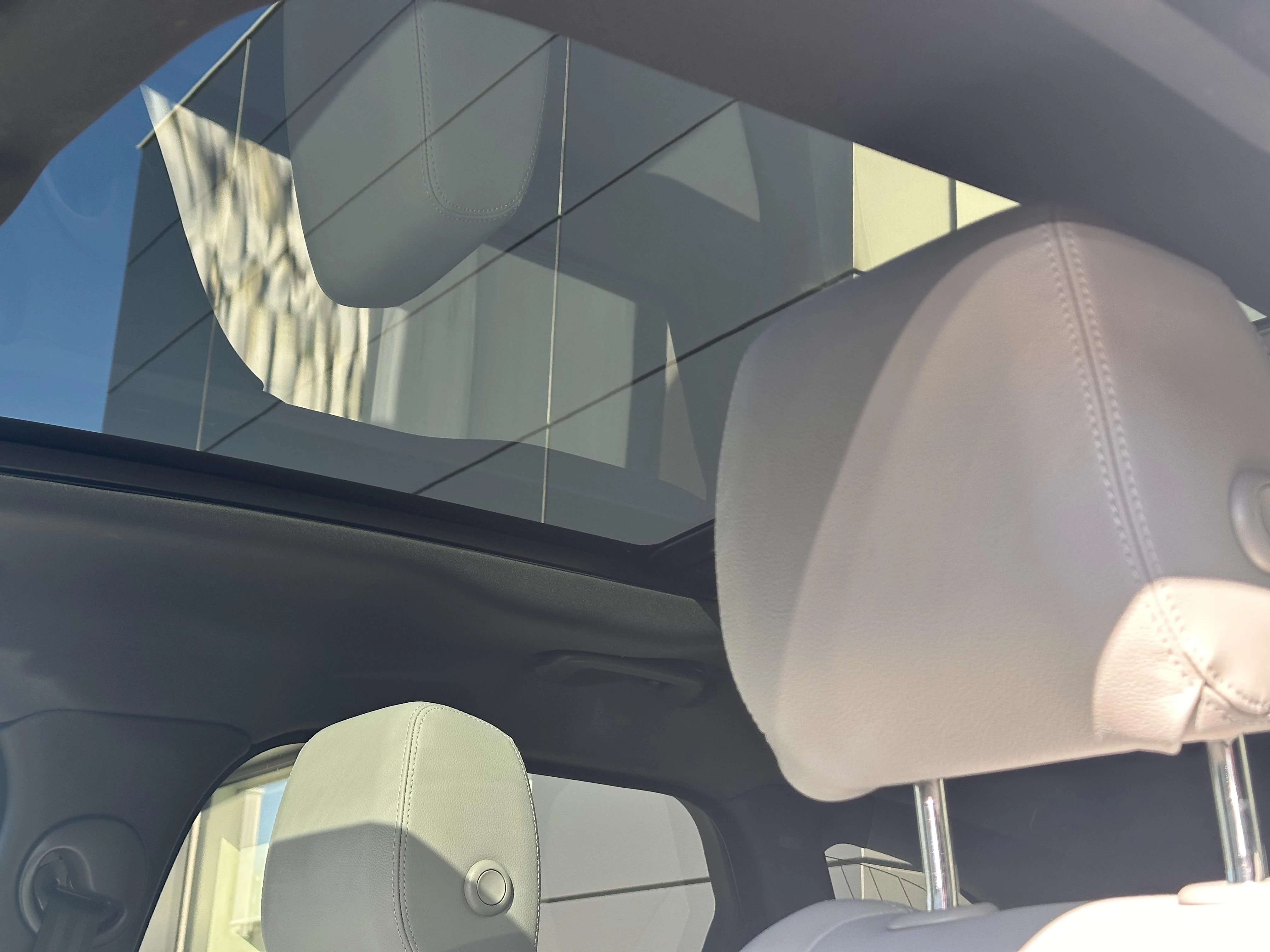 Land Rover-Range Rover Velar-image-26