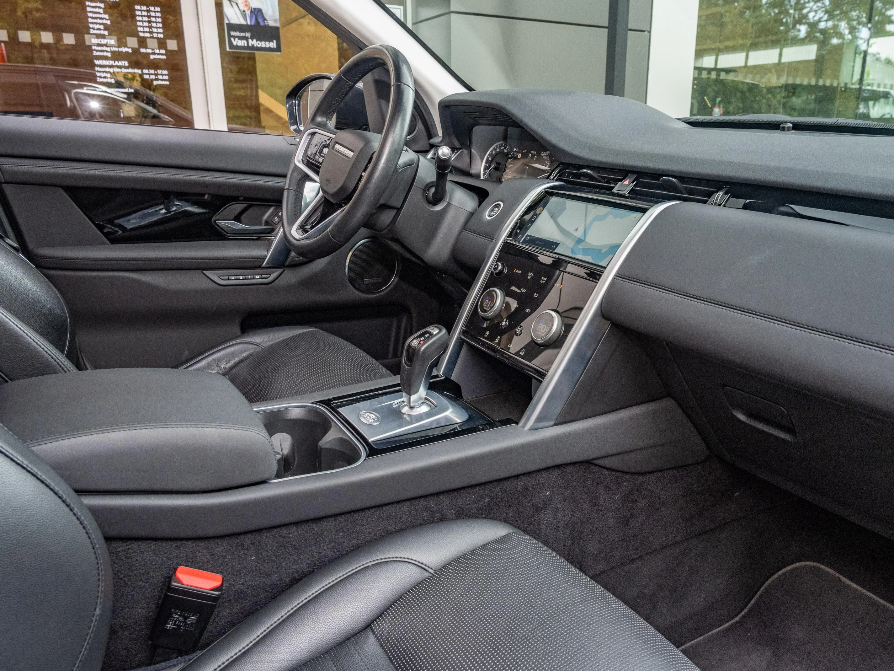 Land Rover-Discovery Sport-image-24