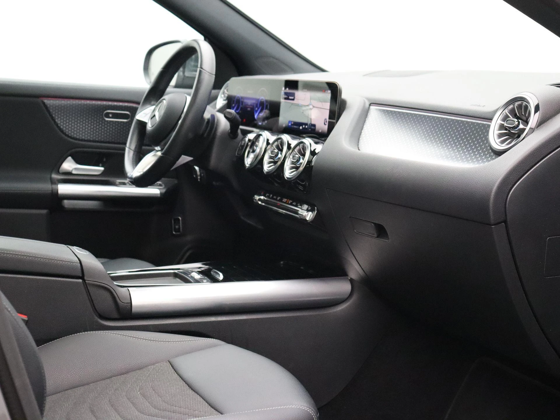 Mercedes-Benz-EQA-image-23