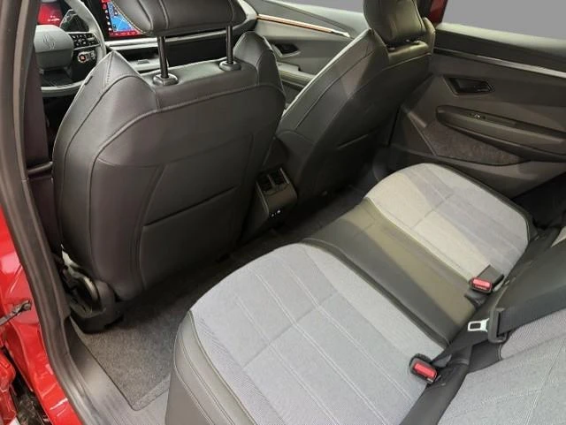 Renault-Megane E-Tech-image-8
