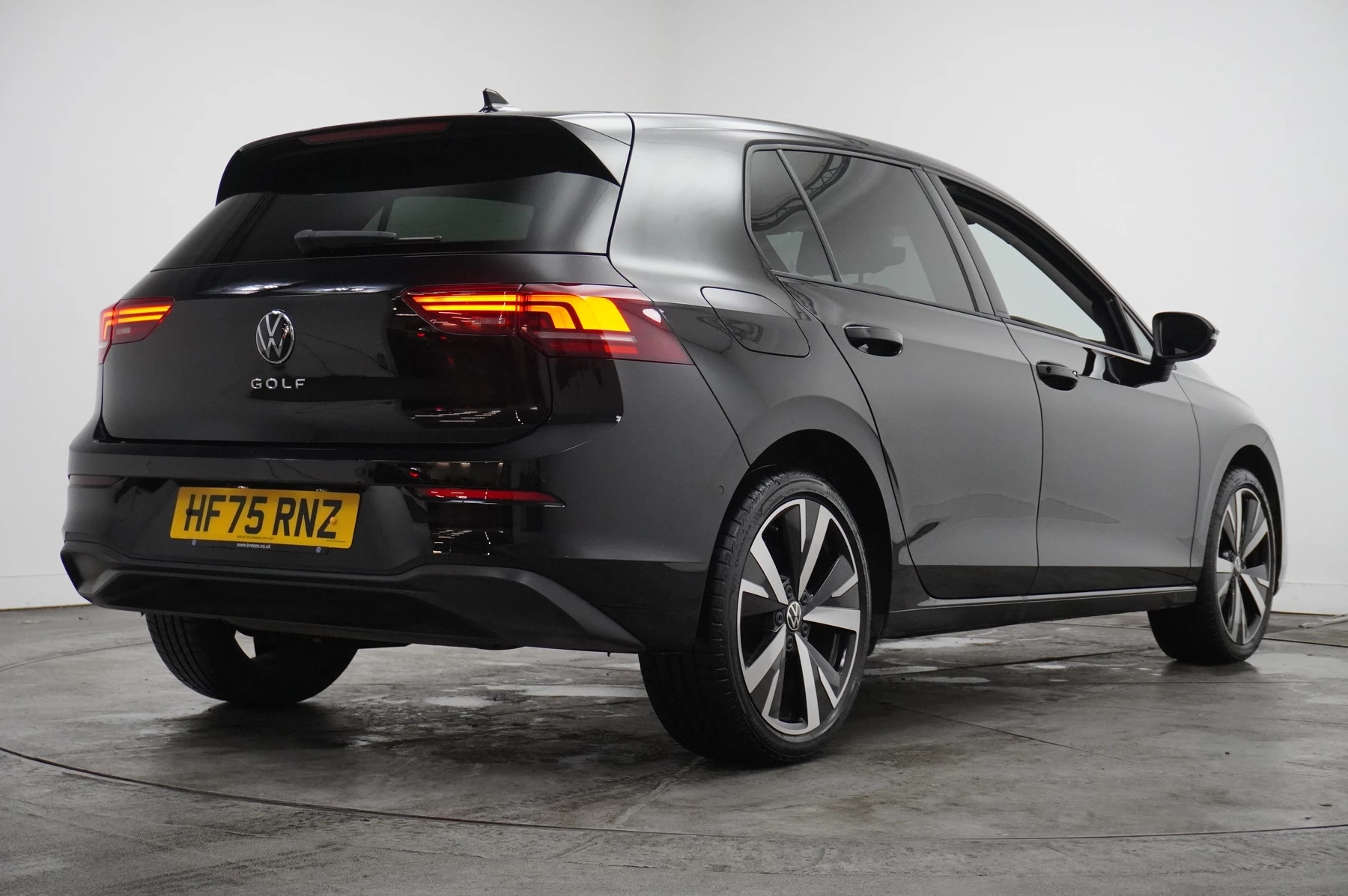 Volkswagen-Golf-image-13