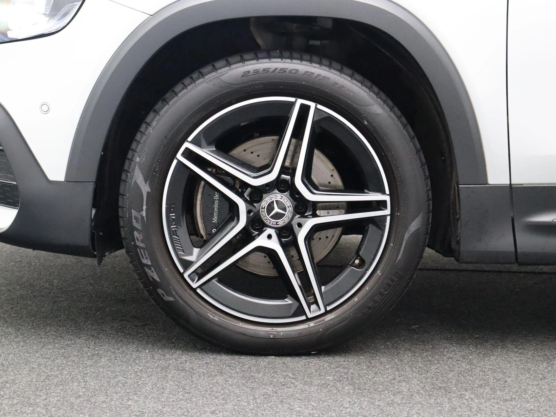 Mercedes-Benz-GLB-image-6