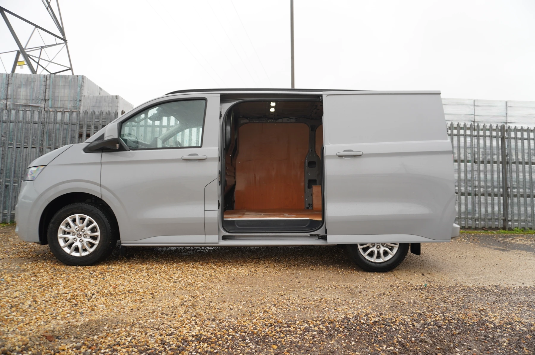 Volkswagen-Transporter-image-37
