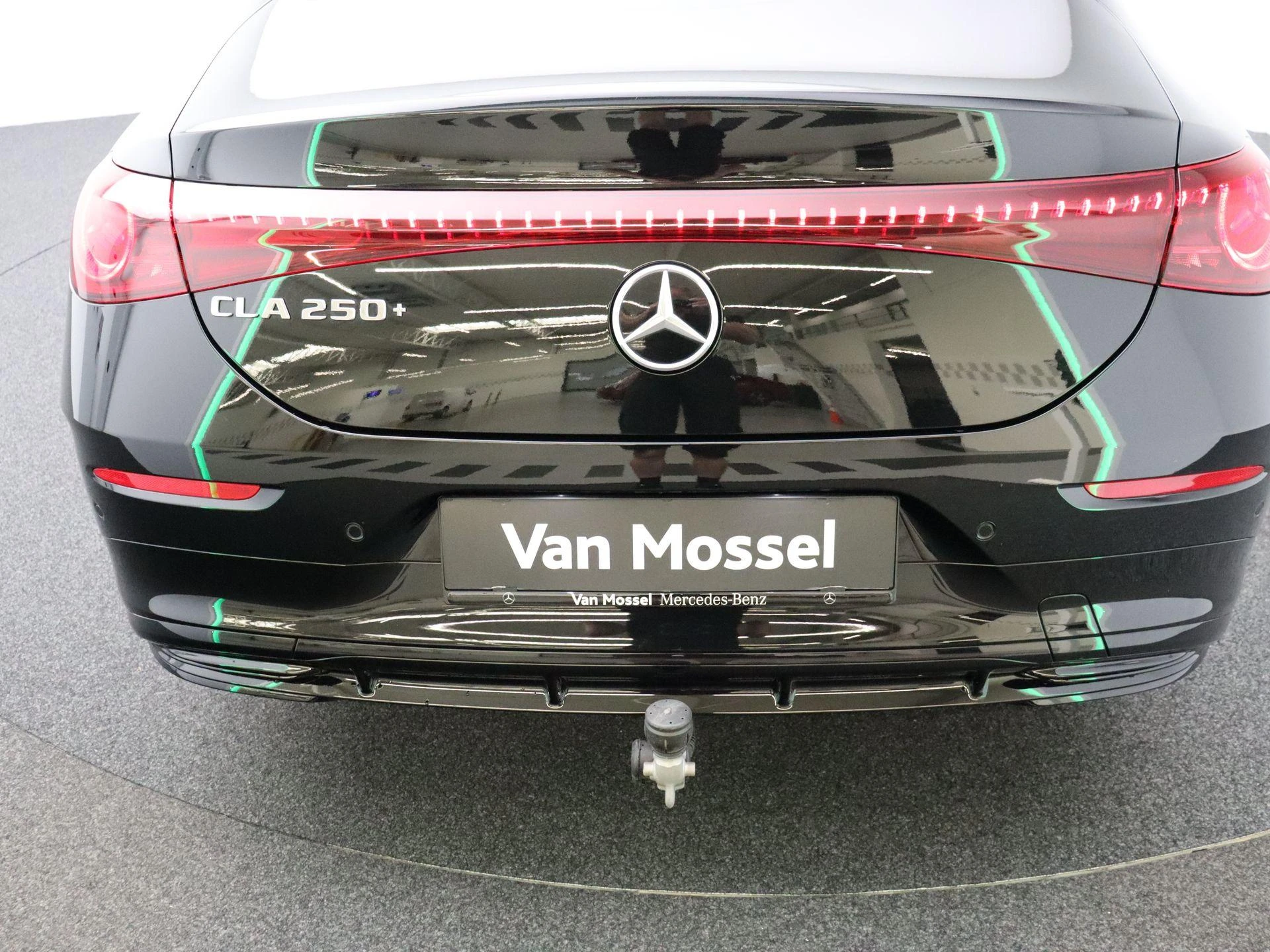 Mercedes-Benz-CLA-image-23