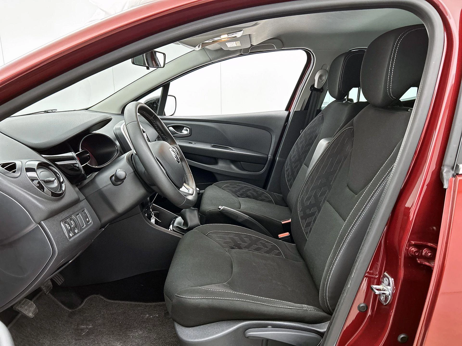 Renault-Clio-image-30