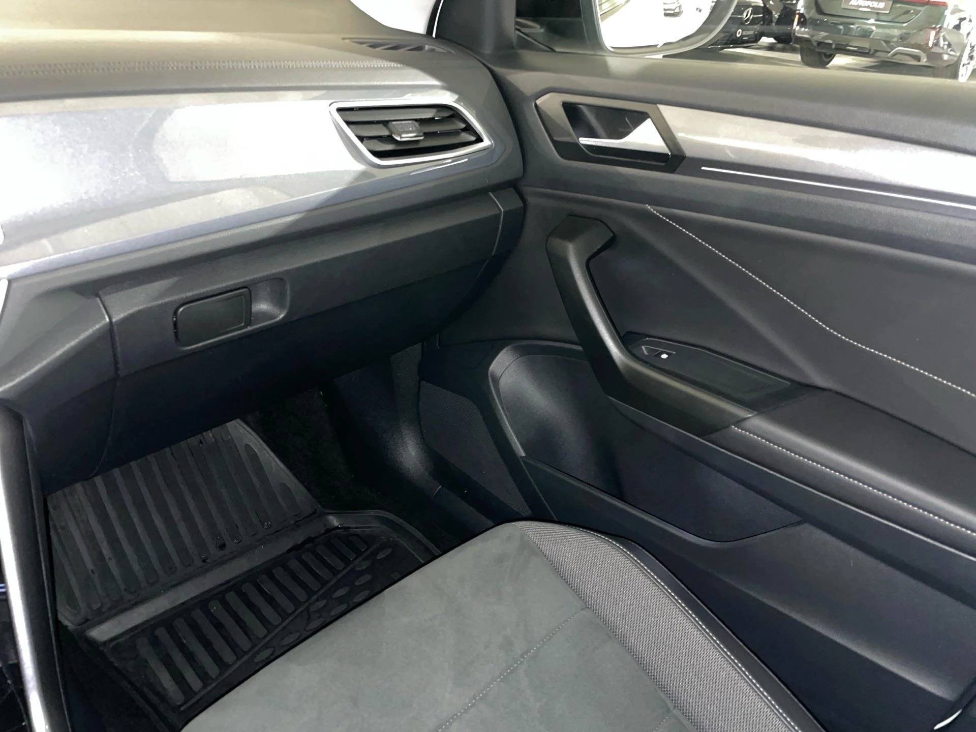 Volkswagen-T-Roc-image-8