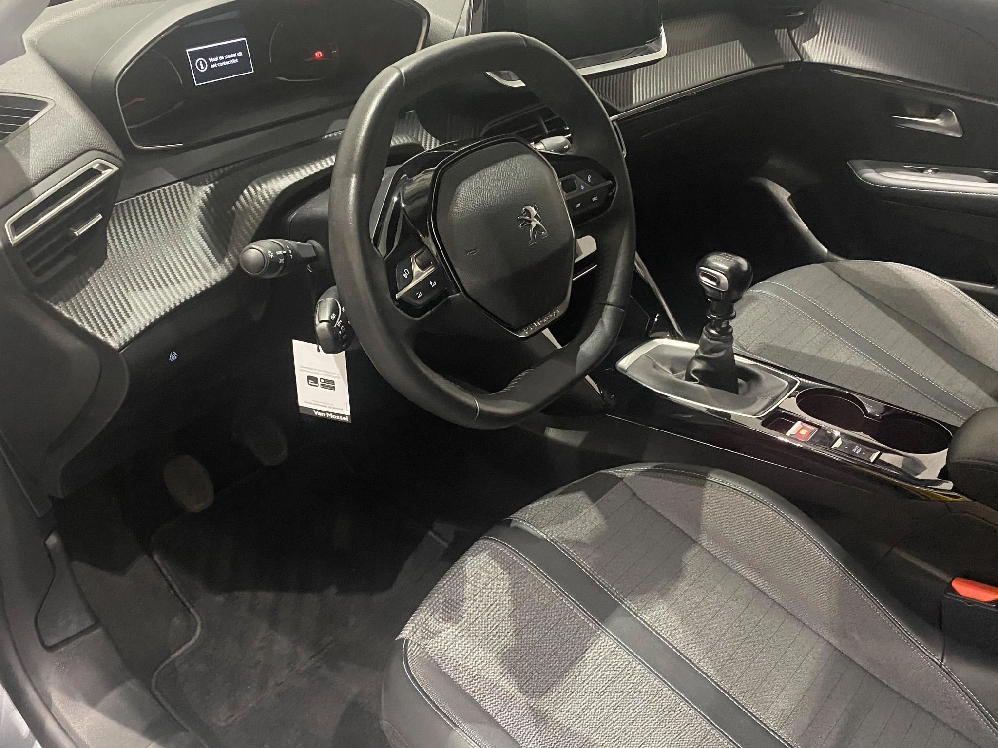Peugeot-208-image-8