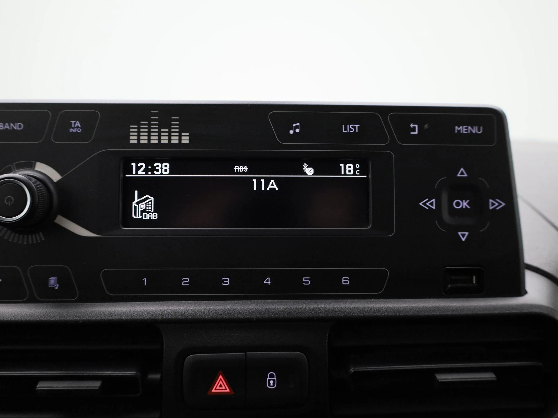 Opel-Combo Life-image-11