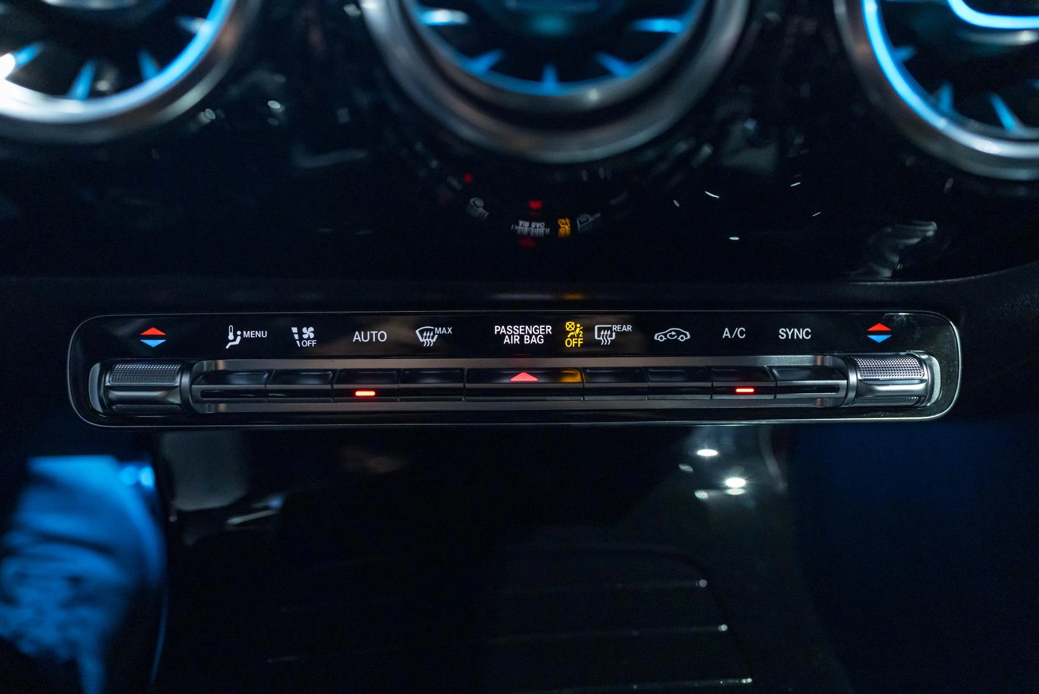 Mercedes-Benz-CLA-image-28