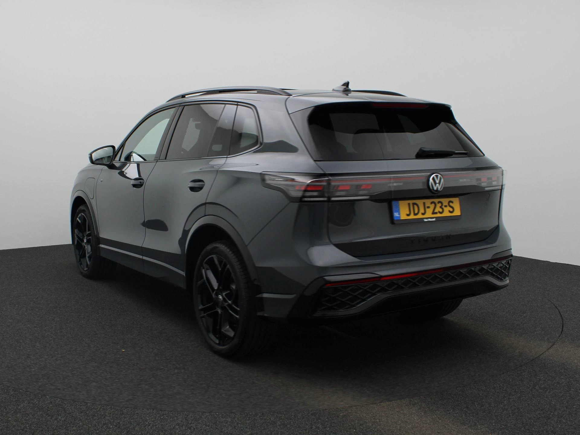 Volkswagen-Tiguan-image-1