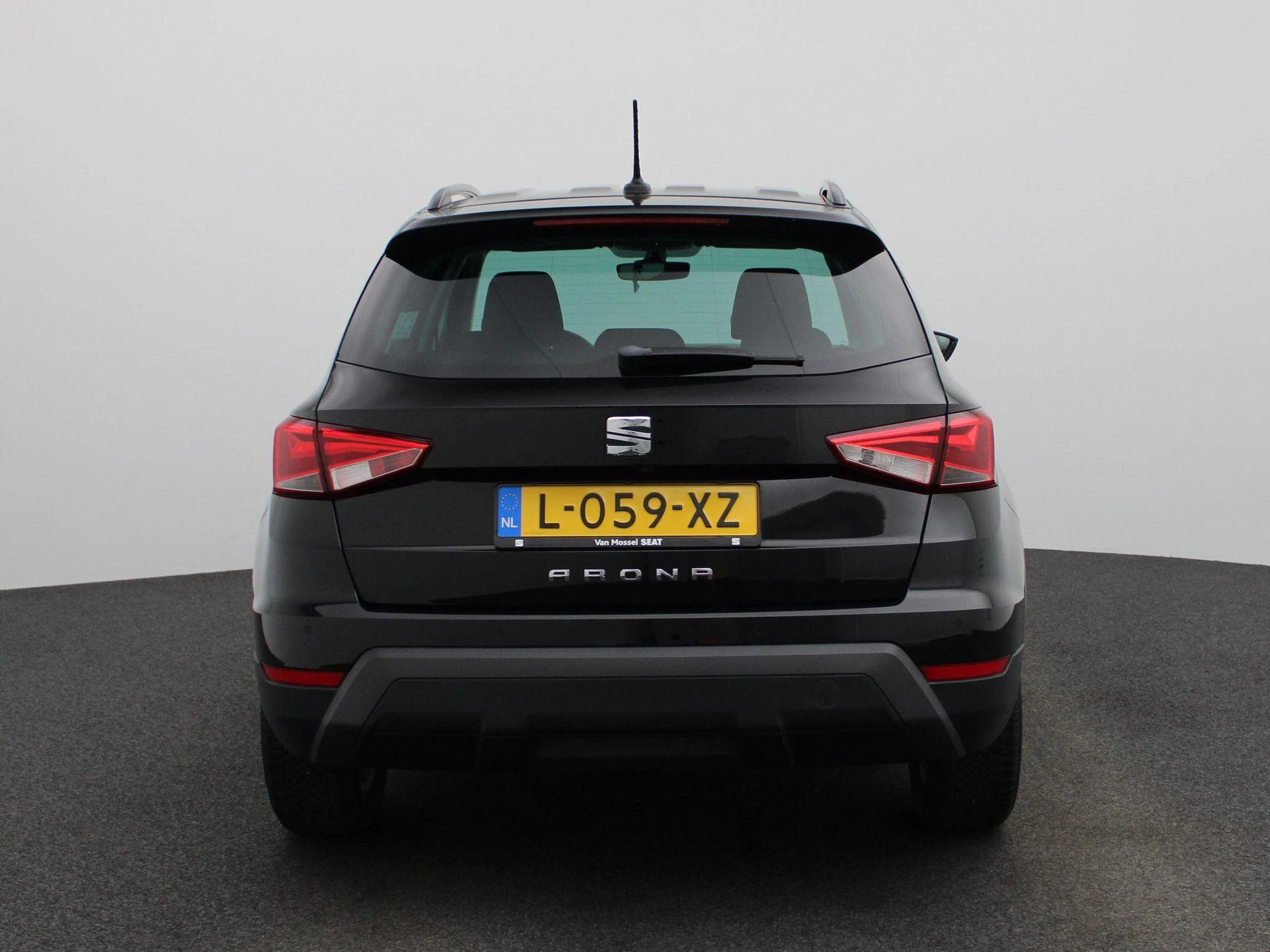 SEAT-Arona-image-4