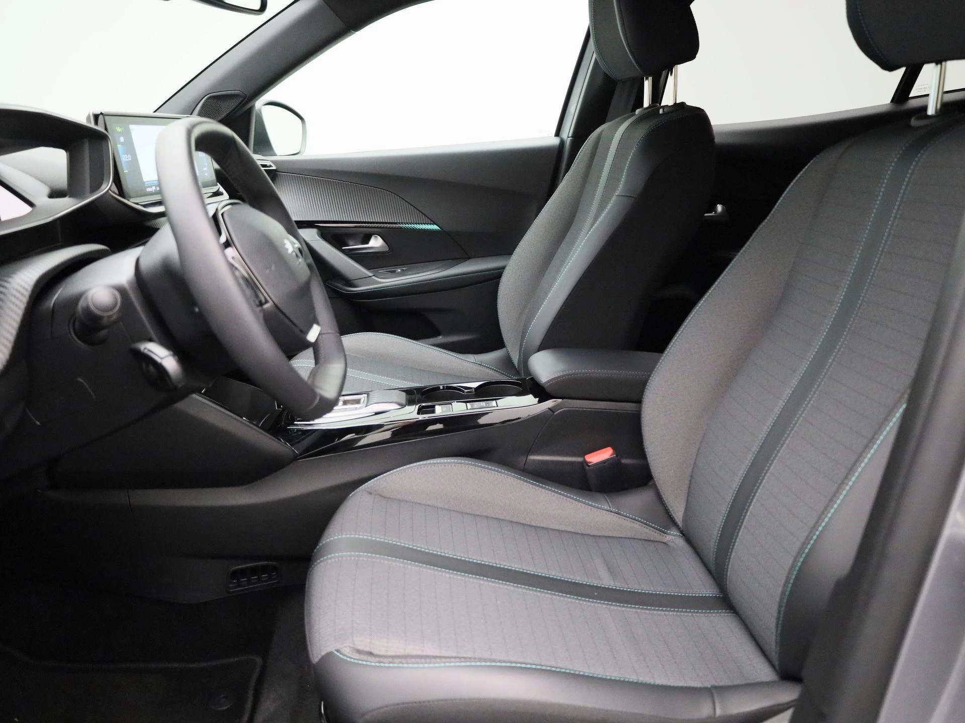 Peugeot-e-2008-image-10