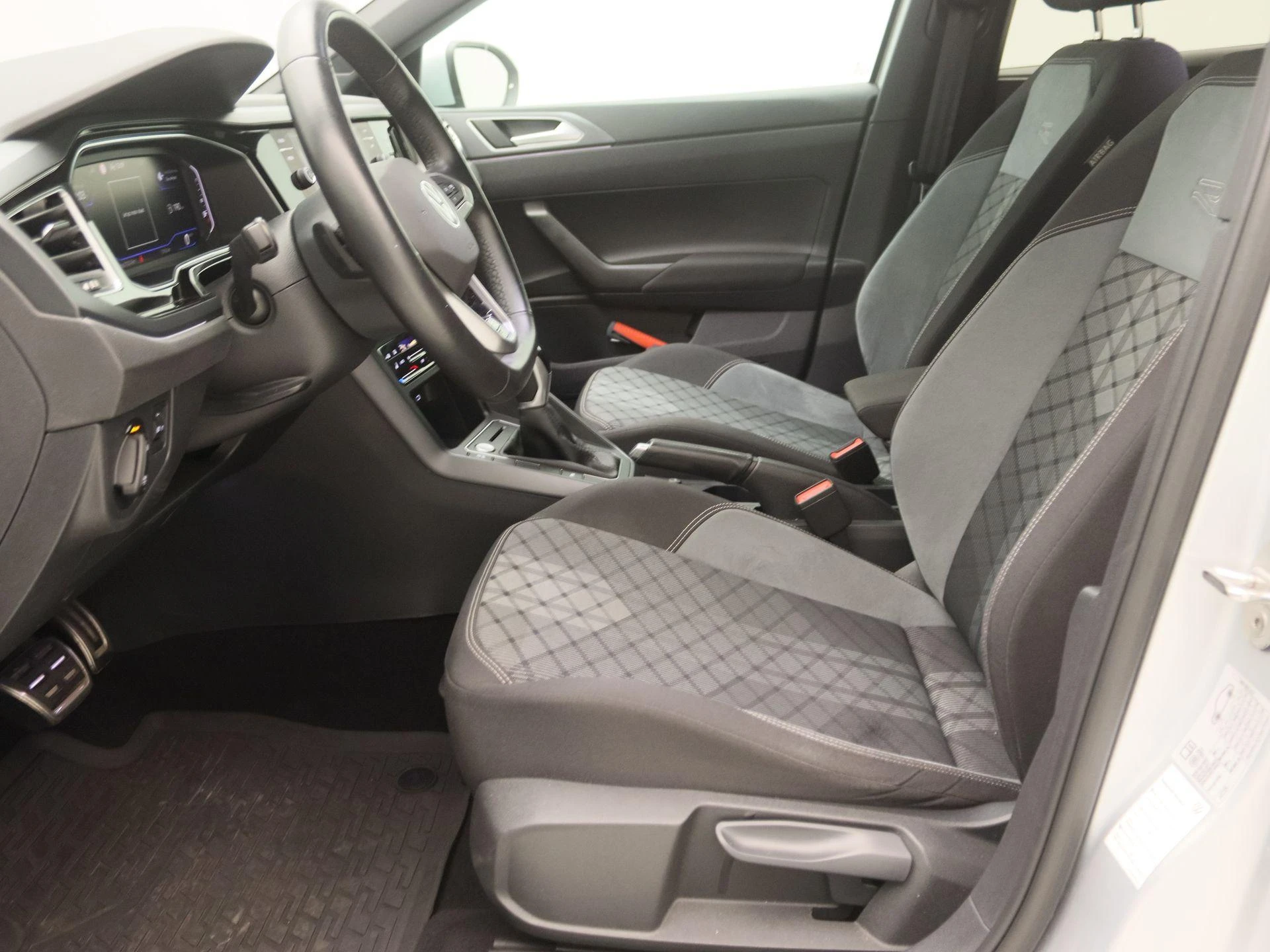 Volkswagen-Taigo-image-11