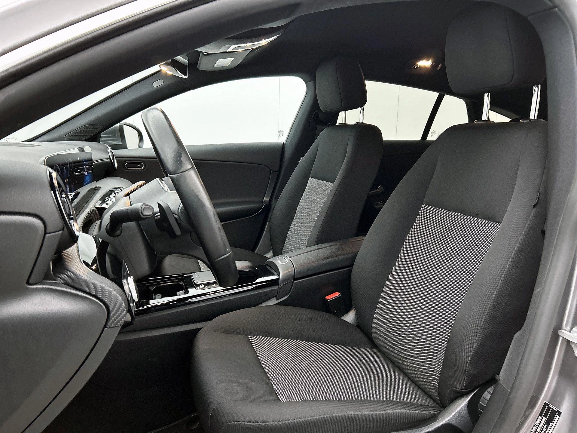Mercedes-Benz-CLA-image-32