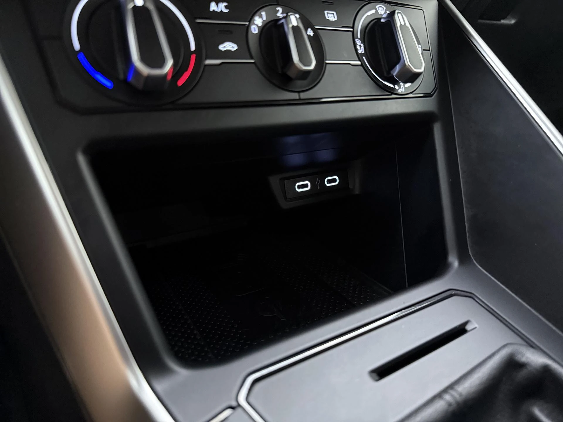 Volkswagen-Polo-image-18