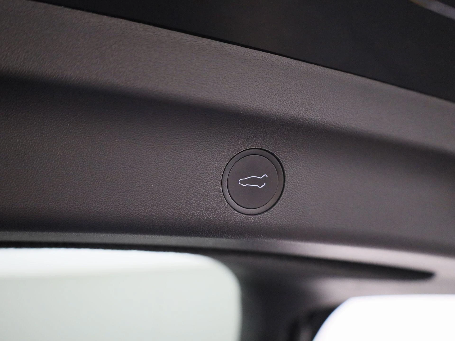 Tesla-Model Y-image-13