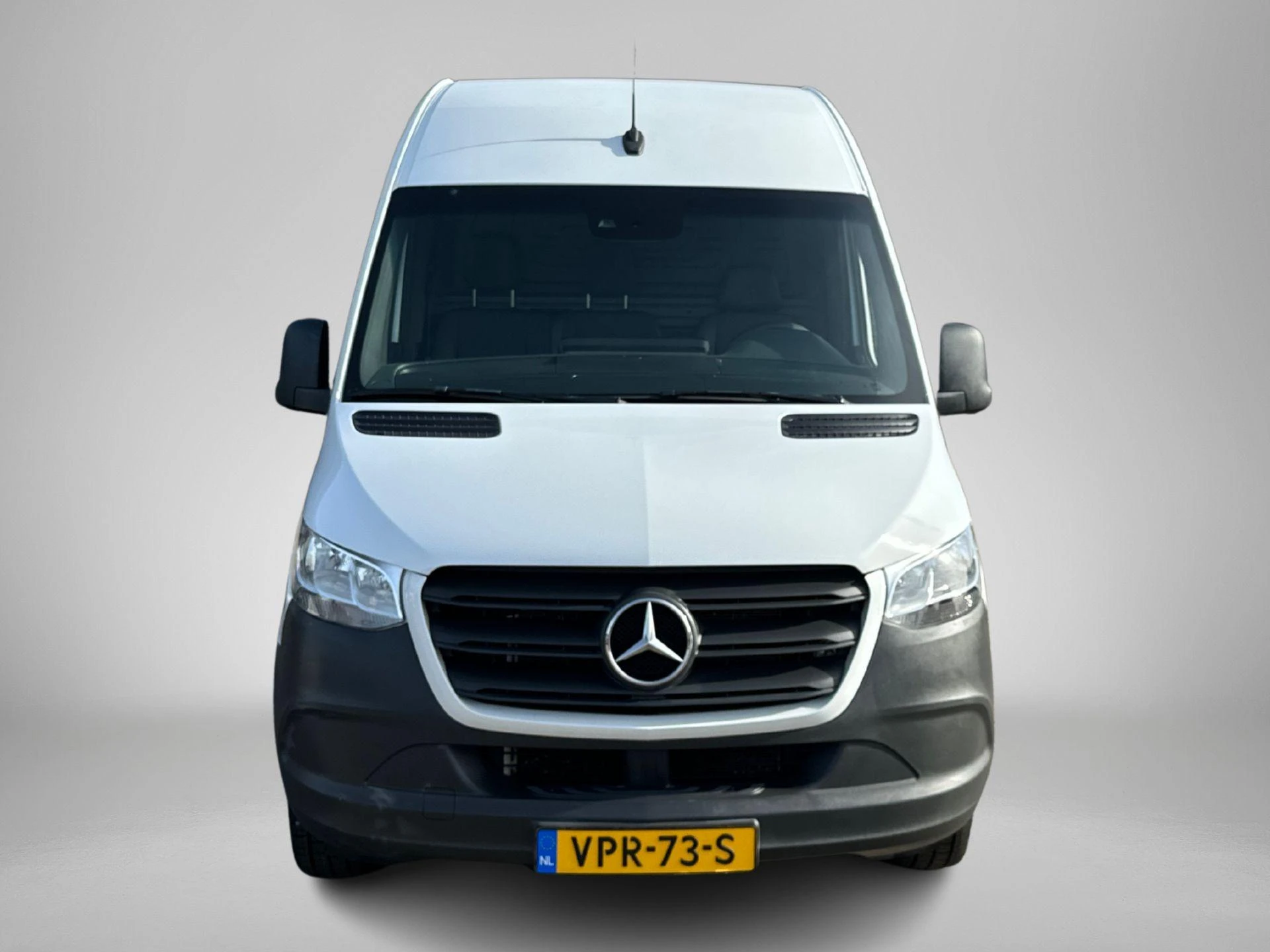Mercedes-Benz-Sprinter-image-5