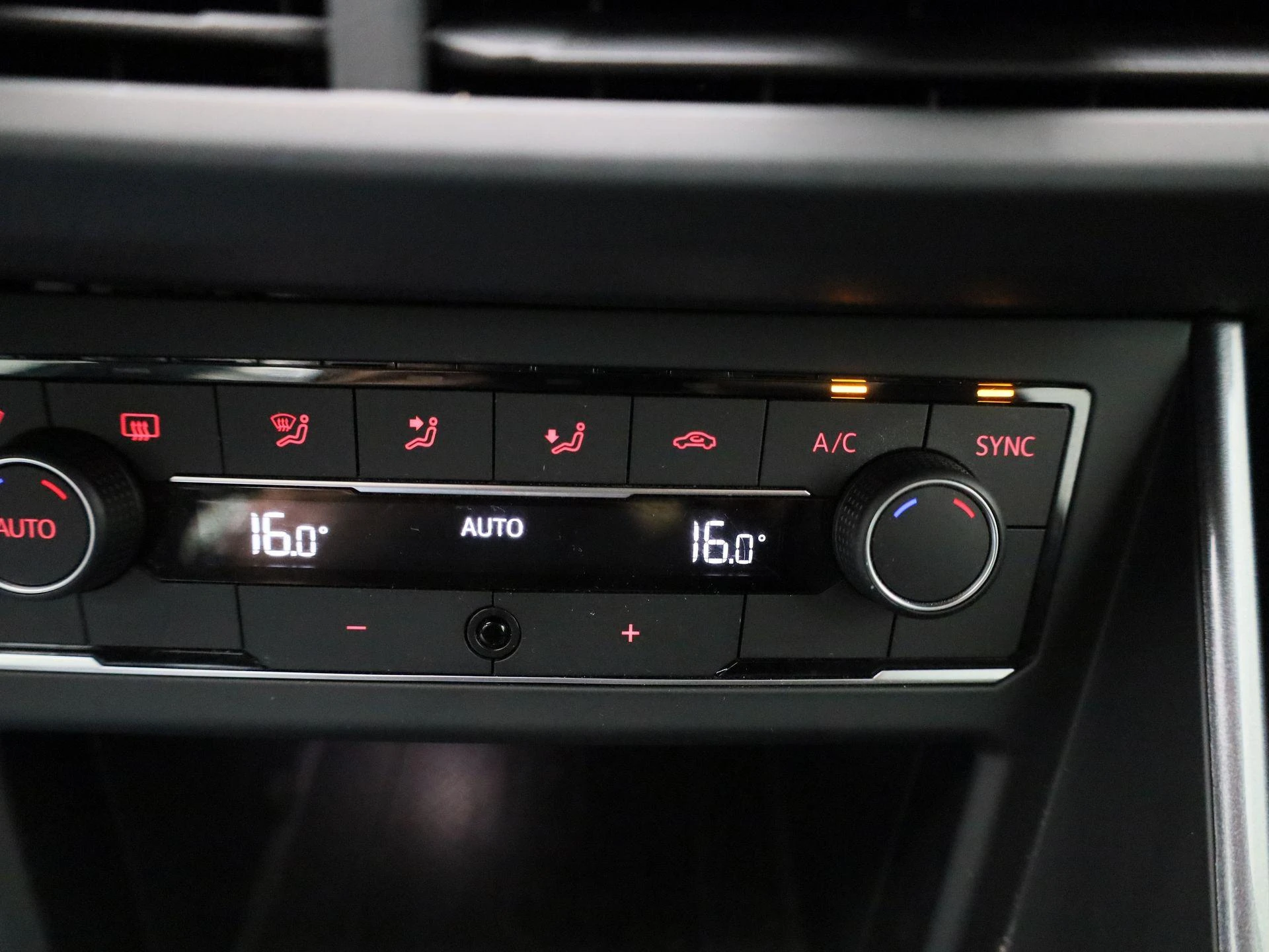 Volkswagen-Polo-image-19