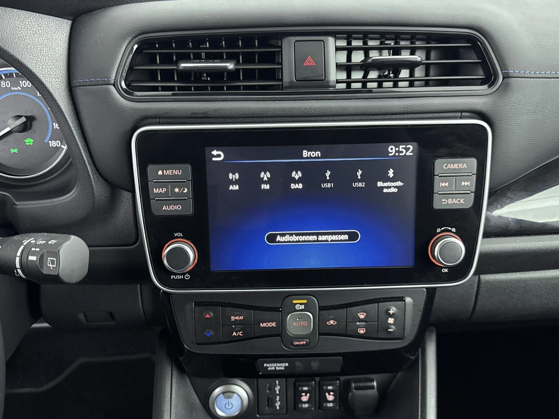 Nissan-Leaf-image-11